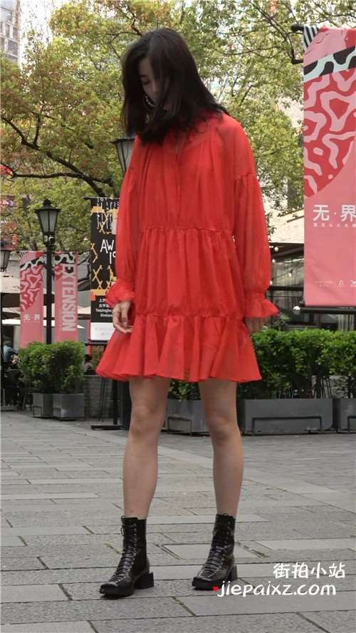 美丽气质红裙街拍美女