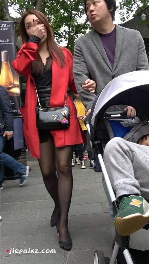 4K - 街拍红大衣黑丝高跟shu女 [1.56 GB/MP4]