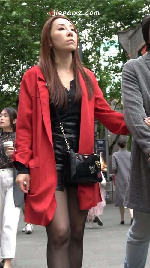 4K - 街拍红大衣黑丝高跟shu女 [1.56 GB/MP4]