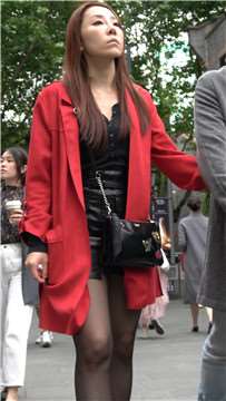 4K - 街拍红大衣黑丝高跟shu女 [1.56 GB/MP4]