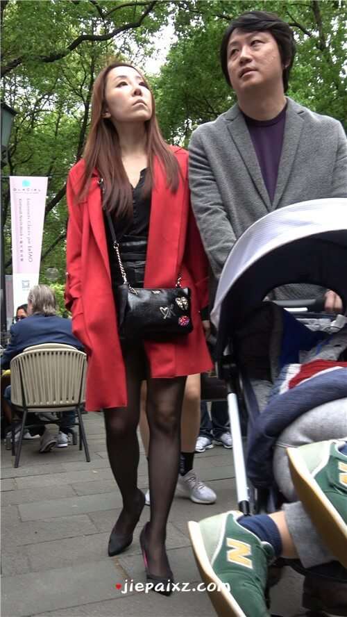 4K - 街拍红大衣黑丝高跟shu女 [1.56 GB/MP4]