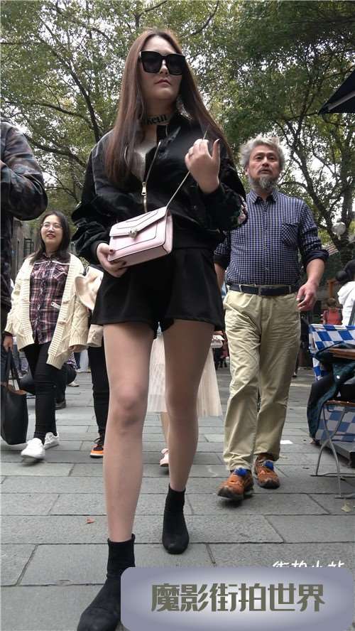 4K - 街拍丝袜大长腿性感墨镜女