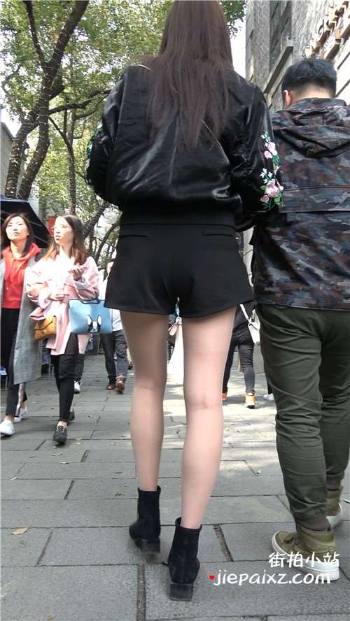 4K - 街拍丝袜大长腿性感墨镜女
