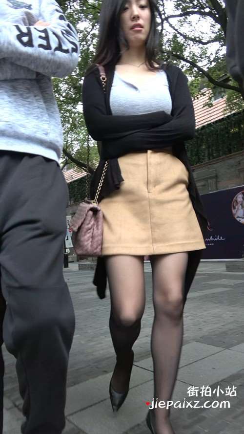 4K - 街拍黑丝短裙美腿高跟鞋气质姑娘 [469 MB/MP4]