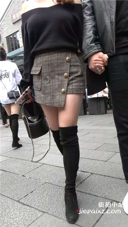 4K - 长靴美腿大波浪街拍成熟美女 [1.13 GB/MP4]