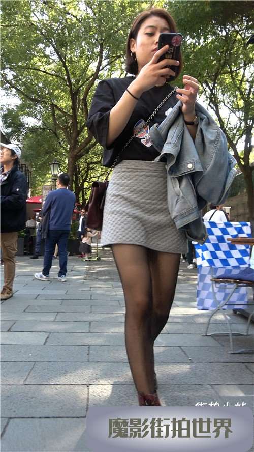 4K - 街拍黑丝大头皮鞋黑衣服MM [1.38 GB/MP4]
