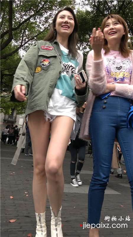 4k-街拍热裤白皙裸腿美女跟闺蜜逛街 [1.51 GB]