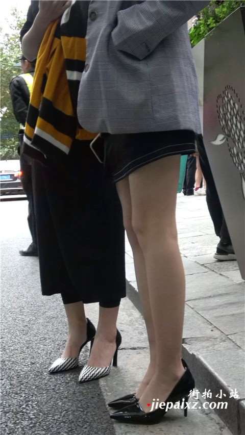 修直大长腿街拍高跟美女 [817 MB/MP4]