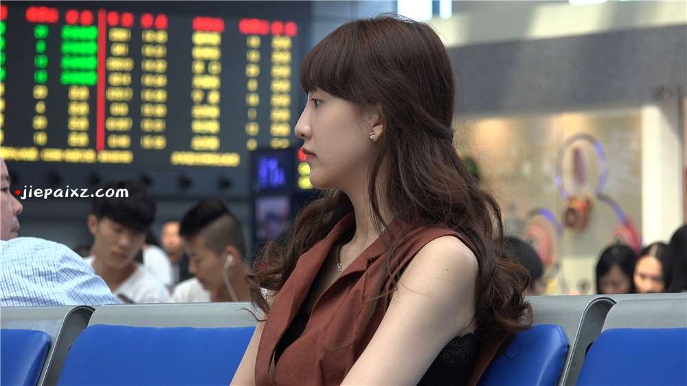 4K - 秀丽端庄美腿女神 [1.65 GB/MP4]