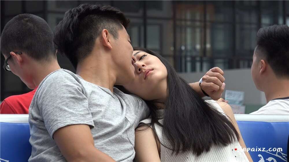 4K - 羡慕别人女朋友系列，这哥们真是赚到了。[4.08 GB/MP4]