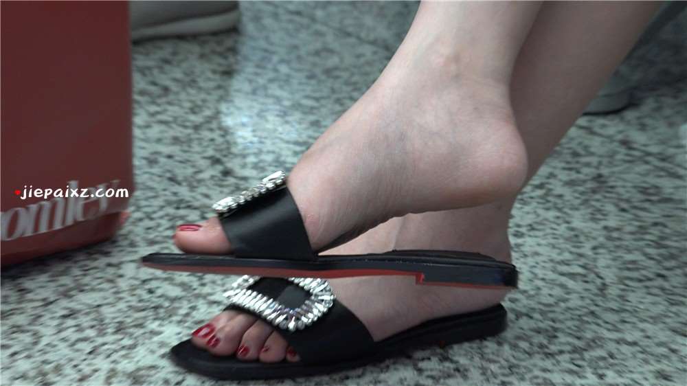 4K - 娇媚的女人总是风情万种 [3.49 GB/MP4]