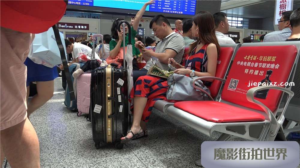 长发大眼MM的一双性感艳足