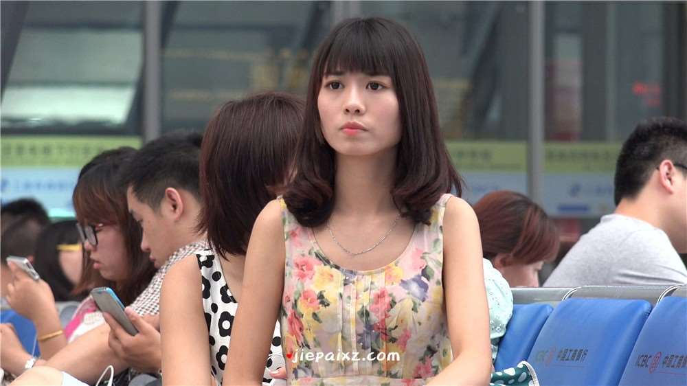 相当苗条骨感的短裙坡高跟少F [2.65 GB/MP4]