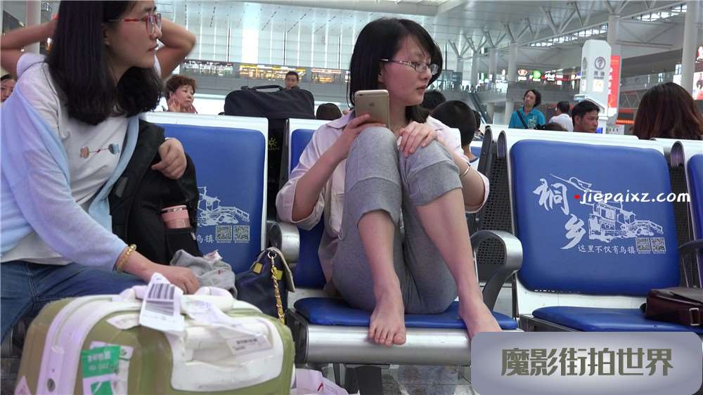 眼镜妹 [802 MB/MP4]