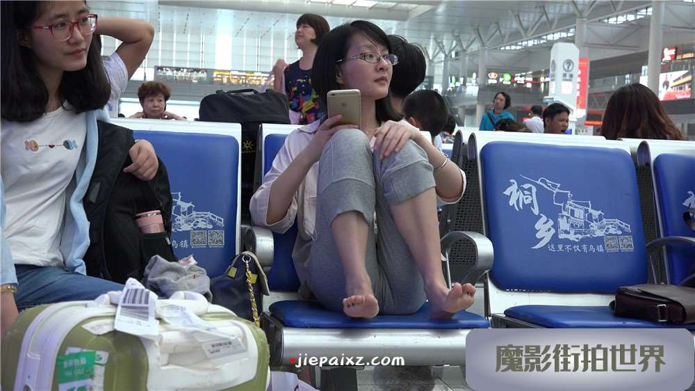 眼镜妹 [802 MB/MP4]