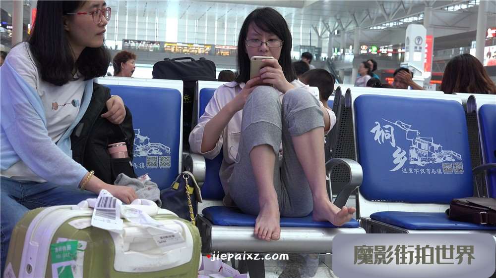 眼镜妹 [802 MB/MP4]