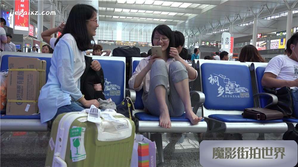 眼镜妹 [802 MB/MP4]