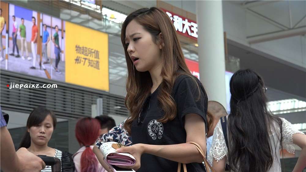 一双修长美足人字拖小姐姐 [1.49 GB/MP4]