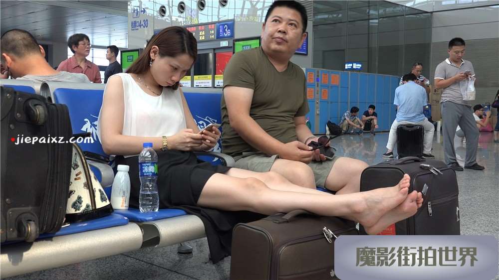 极品白皙粉嫩玉足美腿姐姐 [3.93 GB/MP4]
