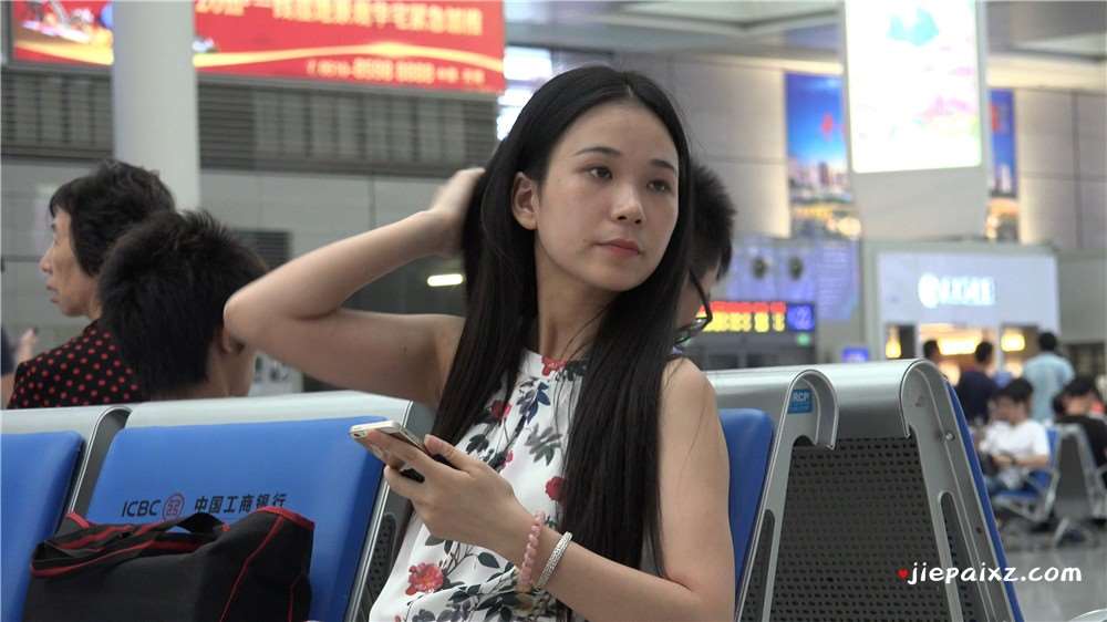 呆萌可爱的连衣裙玉足气质美女 [2.20 GB/MP4]