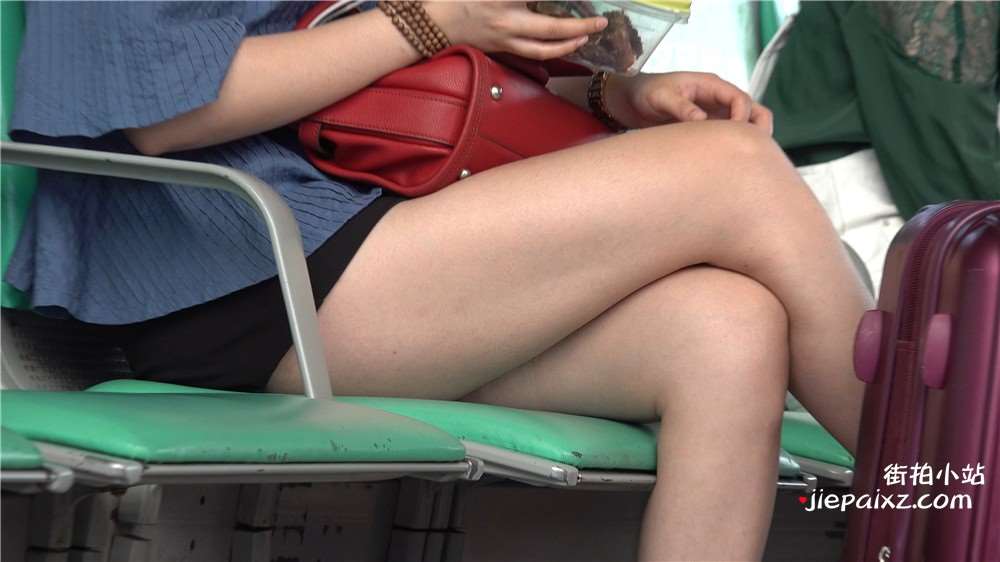 短发美腿高跟玉足美眉 [906 MB/avi]