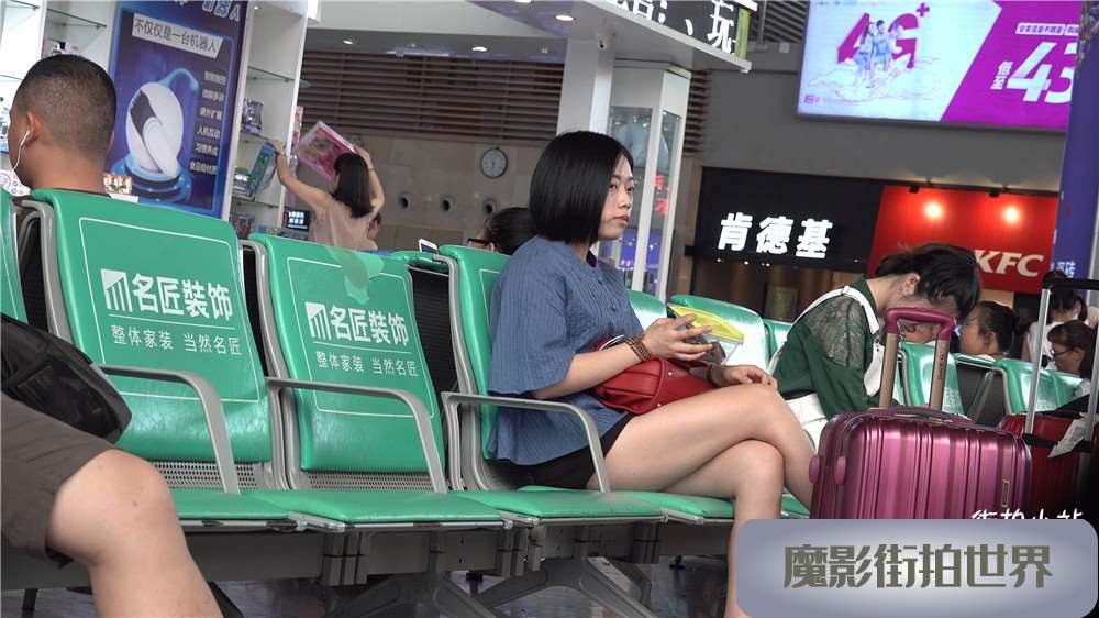 短发美腿高跟玉足美眉 [906 MB/avi]