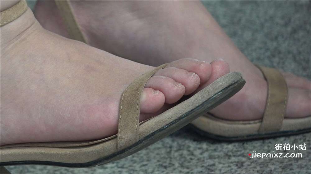 玩吃鸡的凉高跟街拍美足mm [3.63 GB/avi]
