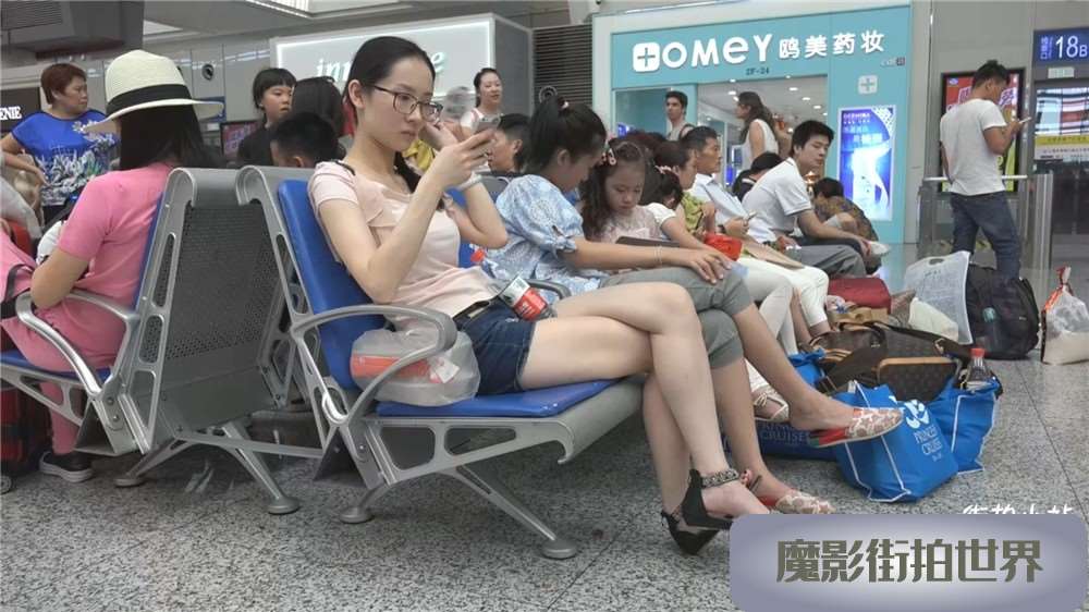 美腿热裤粉T恤美脚丫s妇 [431 MB/WMV]