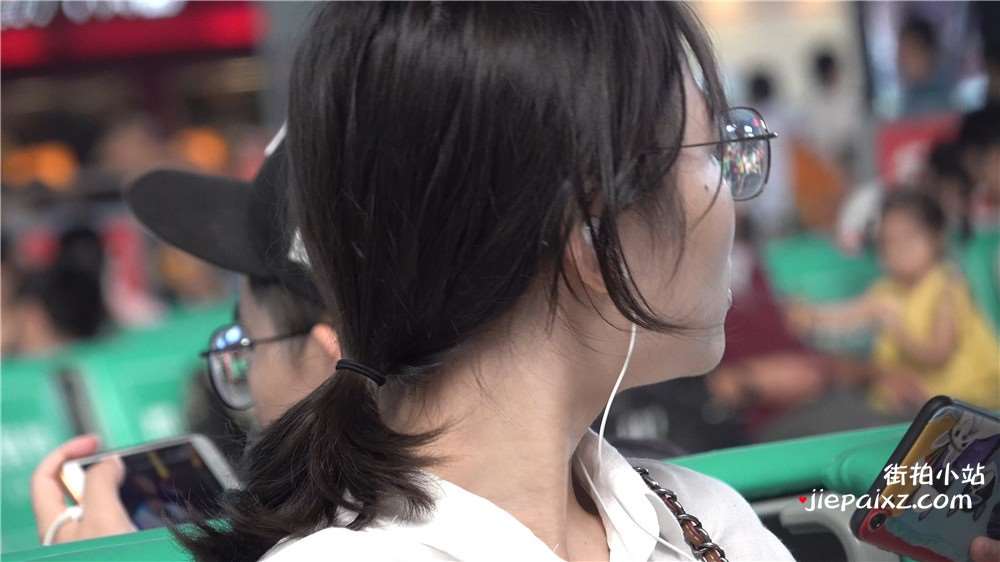 玩吃鸡的凉高跟街拍美足mm [3.63 GB/avi]