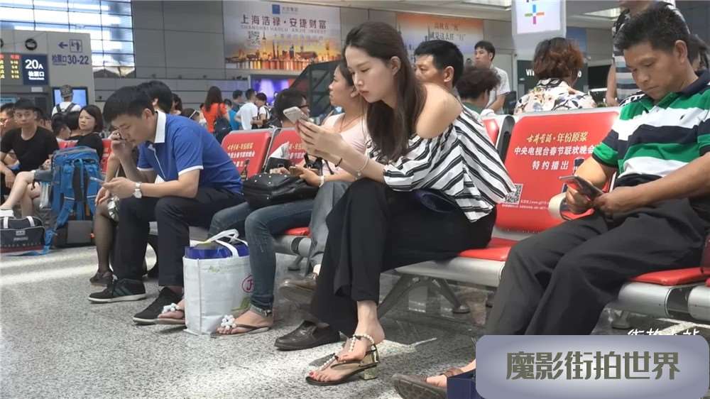 鲜嫩的玉足凉高跟气质小姐姐 [239 MB/WMV]