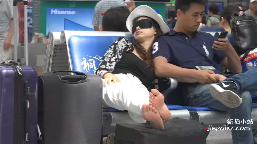 带上眼罩休息的纤纤玉足美shao妇 [672 MB/wmv]