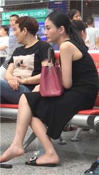 黑色连衣裙美妇 [274 MB/WMV]