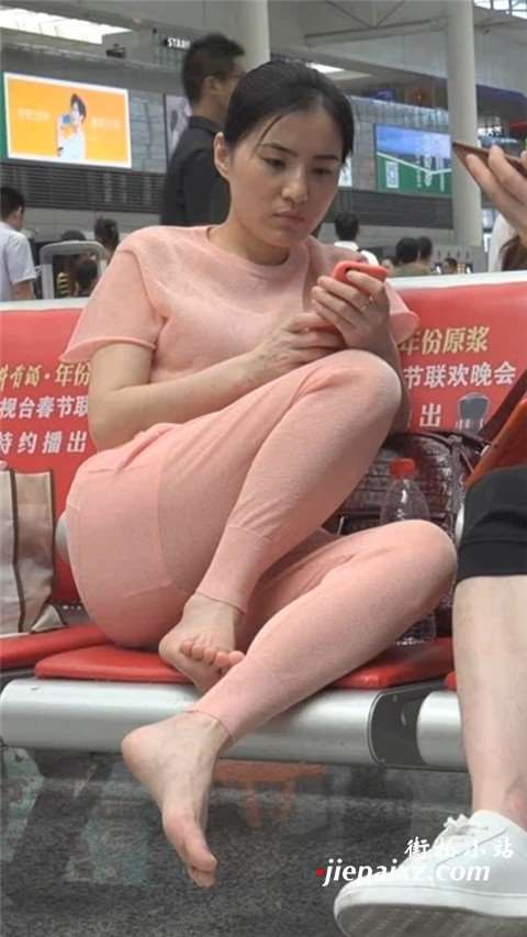 粉衣粉裤成熟美妇 [363 MB/WMV]