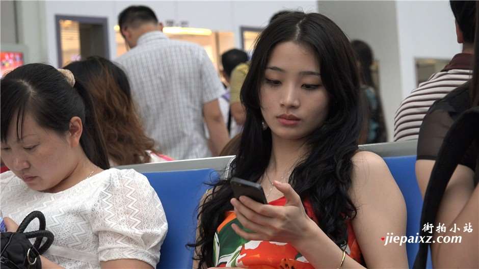 4K - 人美脚更美，得此极品，别无他求 [2.19 GB/MP4]
