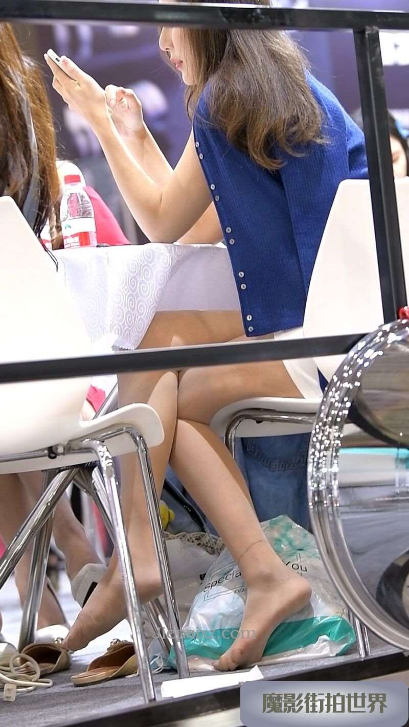 迷人的肉丝高跟女模 [920 MB/2分57秒]