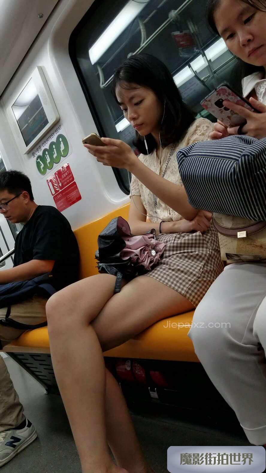 4K - 偶遇适合做女朋友的小姐姐 [1.06 GB/MP4]