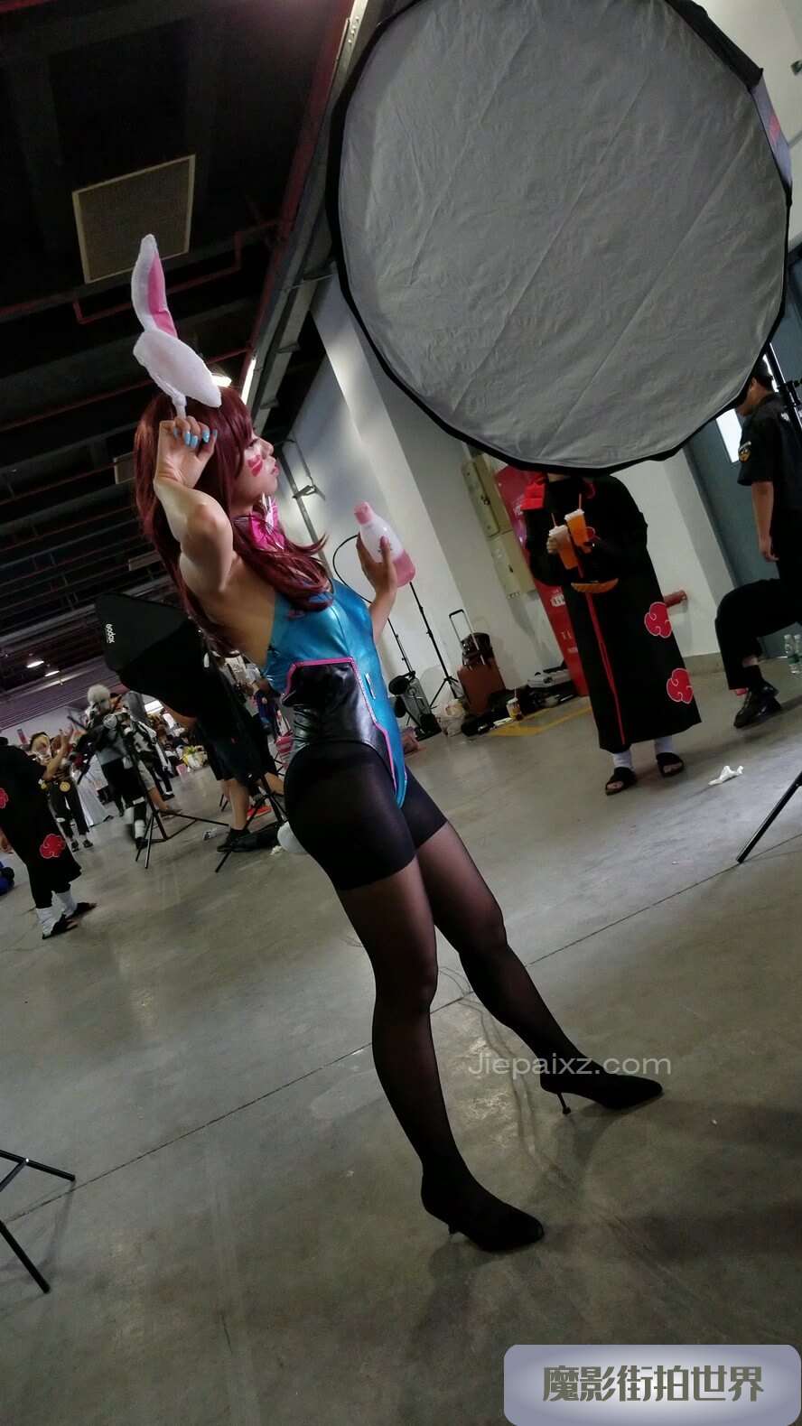 4K - 漫展上的cos美眉 [662 MB/MP4]