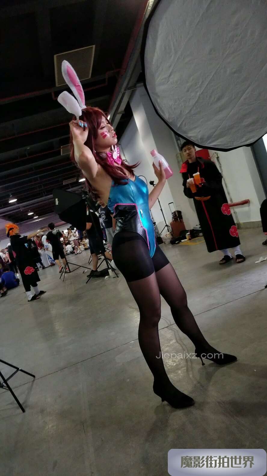 4K - 漫展上的cos美眉 [662 MB/MP4]