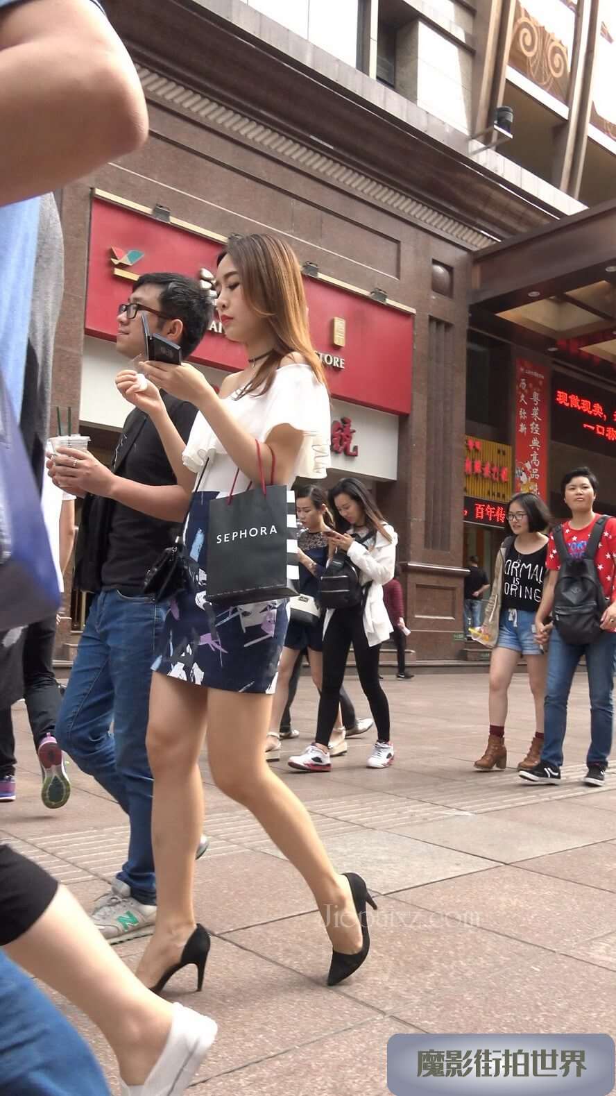 4K - 街拍美丽长腿女友 [1.57 GB/MP4]