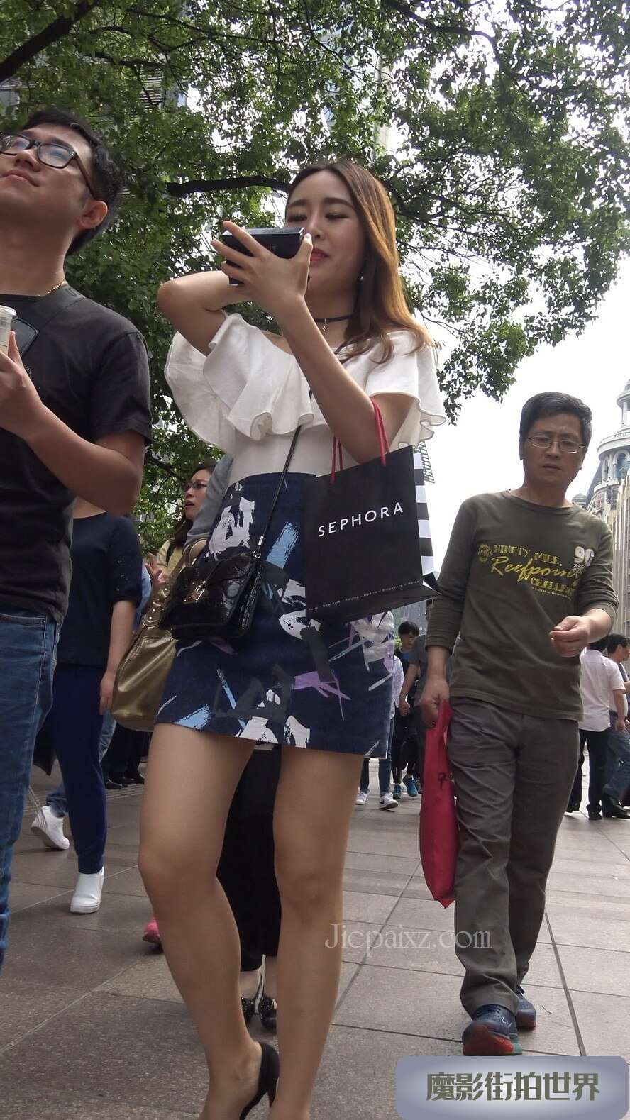 4K - 街拍美丽长腿女友 [1.57 GB/MP4]