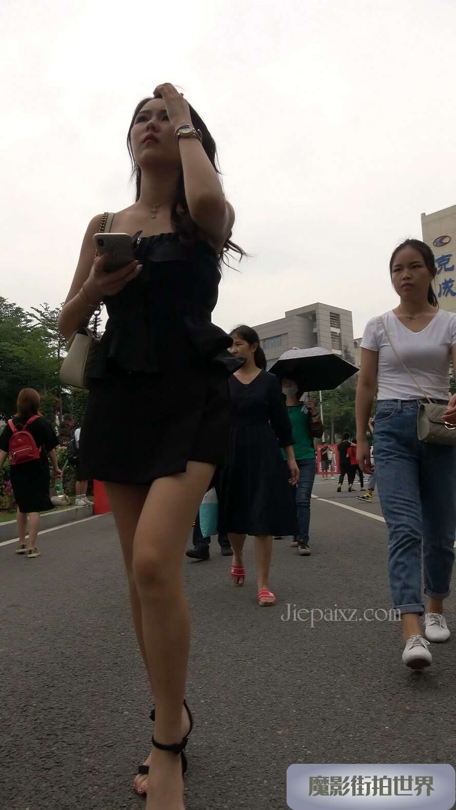 4K - 街拍气质性感的美腿高跟女神 [1.98 GB/MP4]