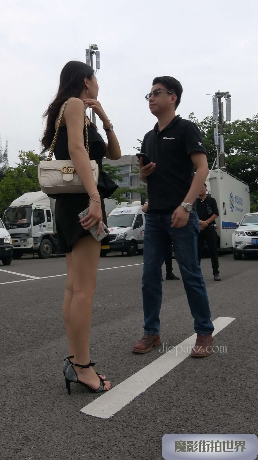 4K - 街拍气质性感的美腿高跟女神 [1.98 GB/MP4]