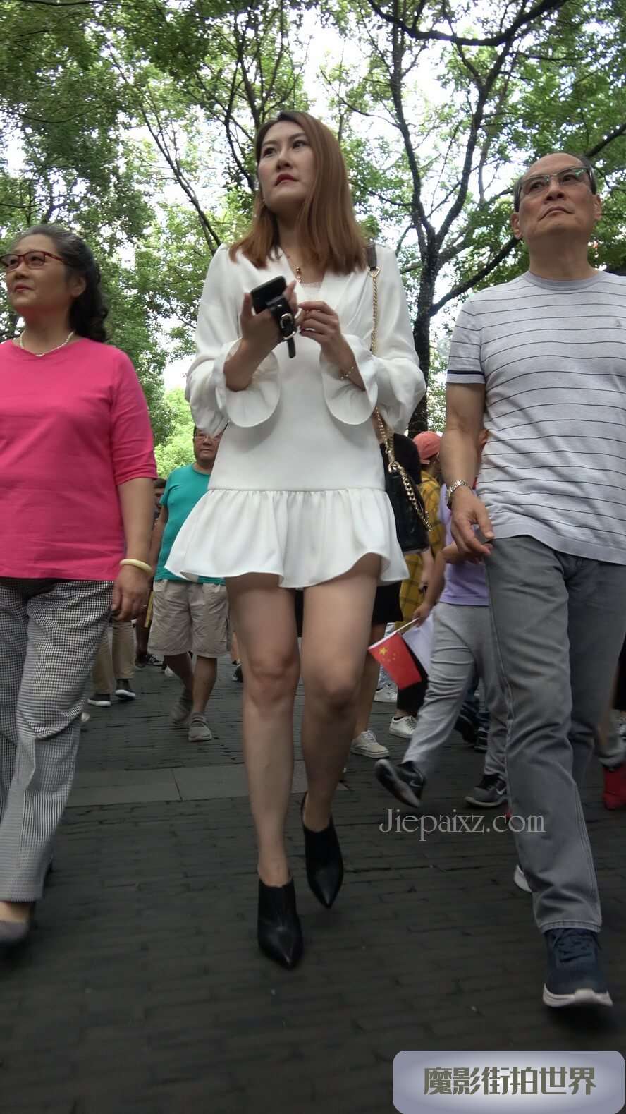 4K - 街拍美腿短裙美眉 [973 MB/MP4]
