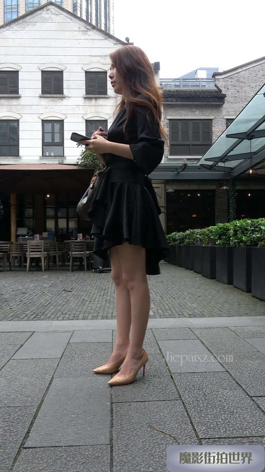 4K - 街拍米色高跟美妇 [1.71 GB/MP4]
