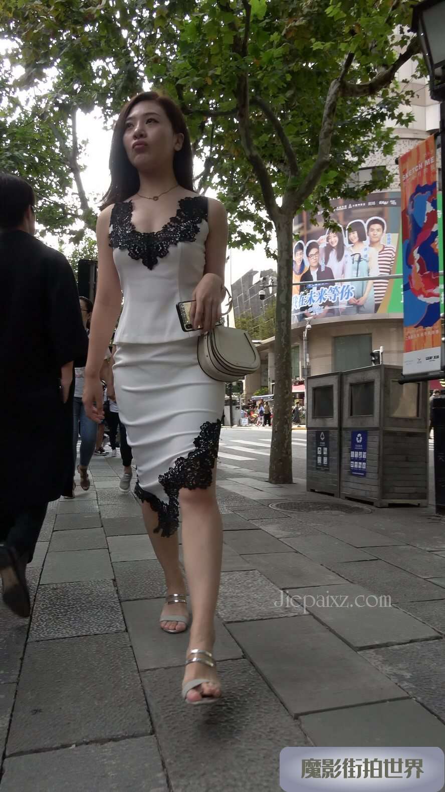 4K - 街拍长裙凉高成熟美姐 [1.08 GB/MP4]