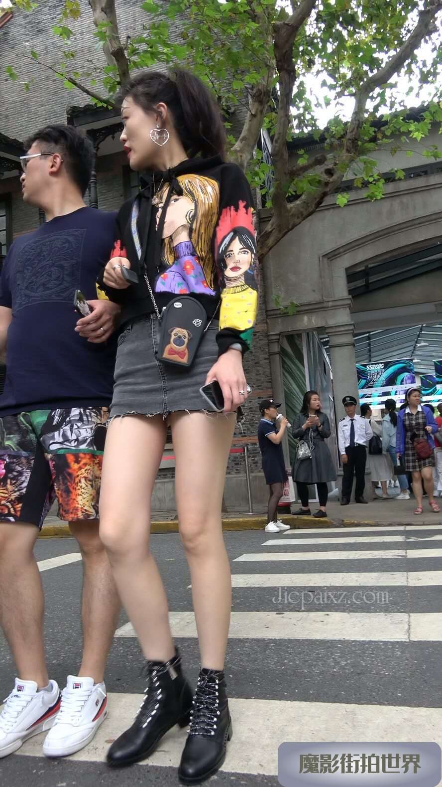 4K  - 街拍极品美腿牛仔裙美眉 [1.58 GB/MP4]