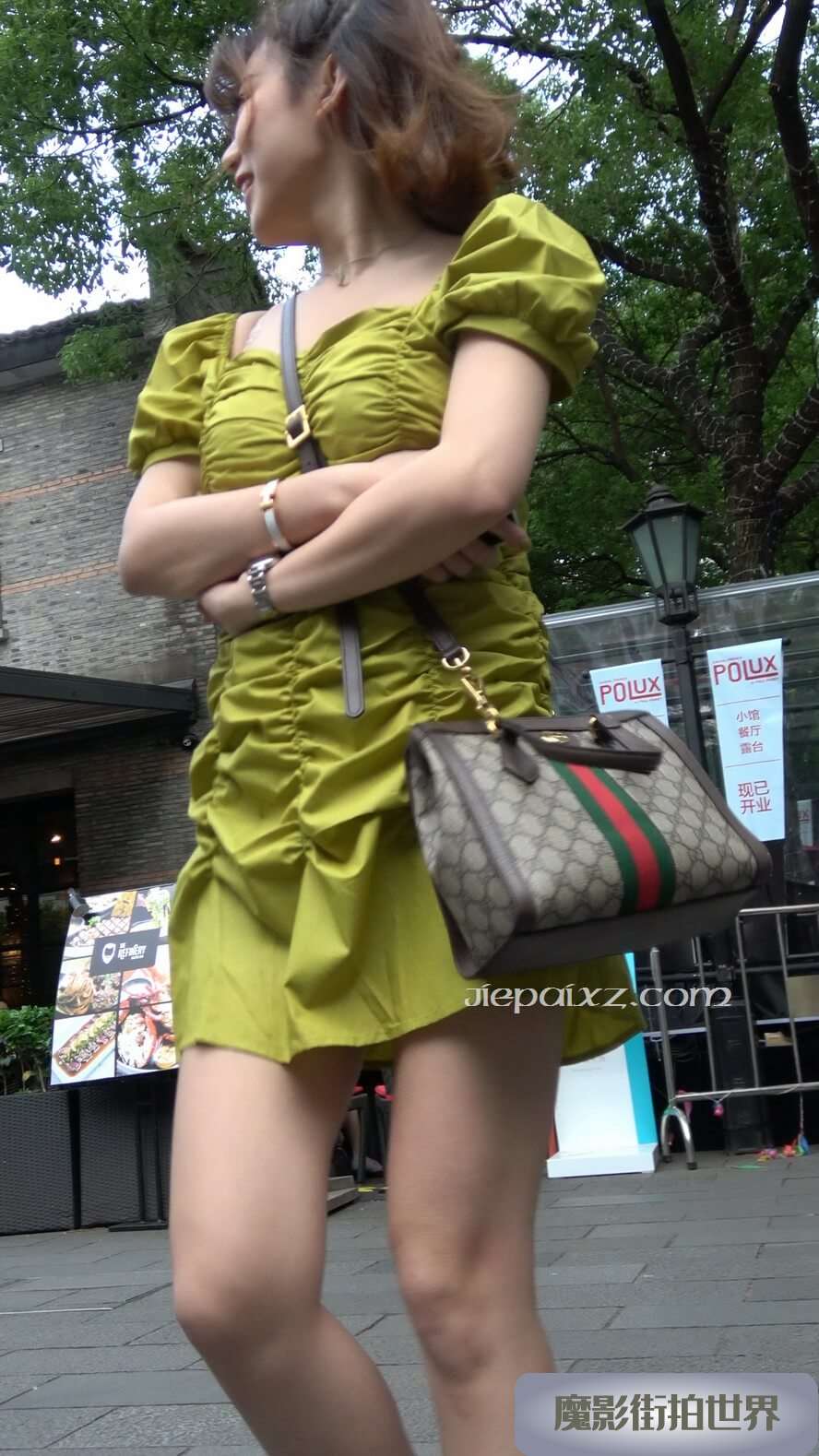4K - 街拍性感连衣裙性感街拍高跟美眉 [942 MB/MP4]