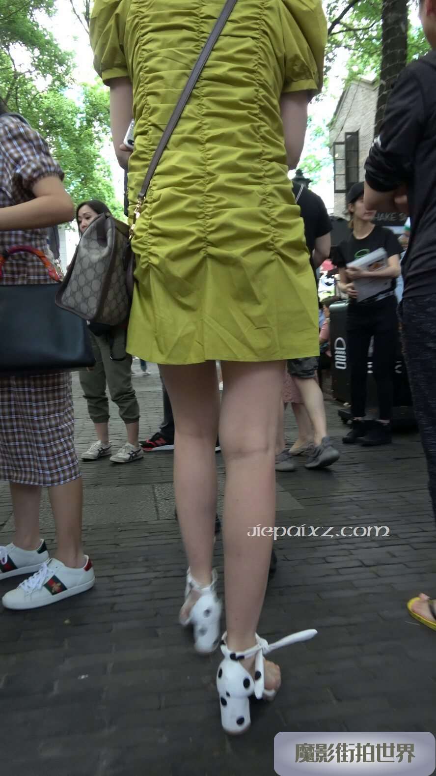 4K - 街拍性感连衣裙性感街拍高跟美眉 [942 MB/MP4]