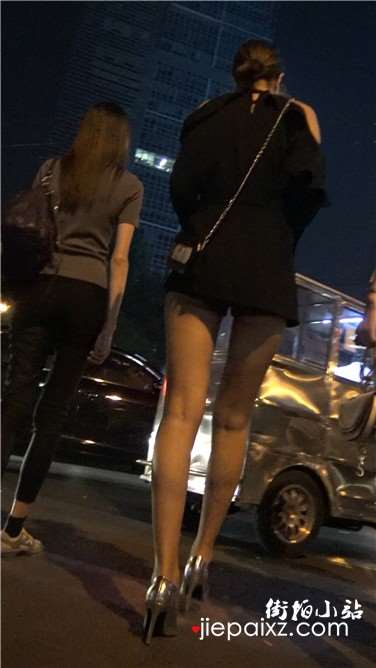 4k超清，苗条身材小短热裤气质美女 [1.87 GB]