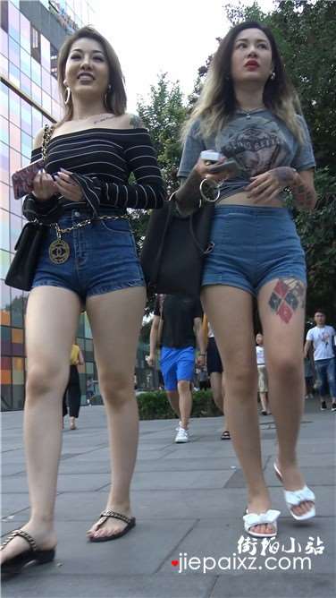 4k超清，街拍豪放霸气纹身牛仔超短热牛姐妹[2.43 GB]
